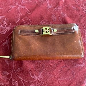 Tory Burch tan leather wallet